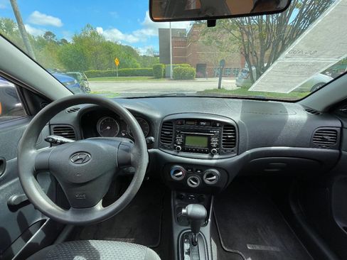 Used 2011 Hyundai Accent GS image 17