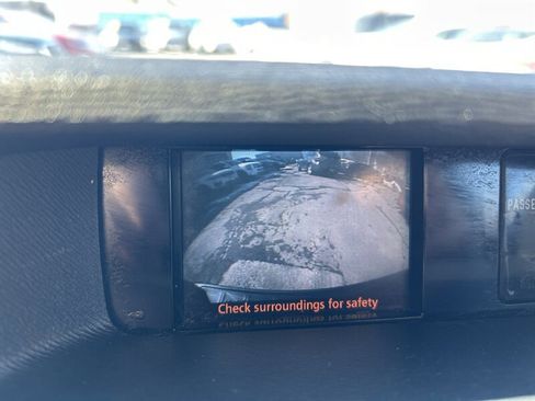 Used 2011 Toyota Sienna LE w/ Towing Pkg image 13