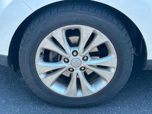 Used 2015 Kia Soul + FWD image 12