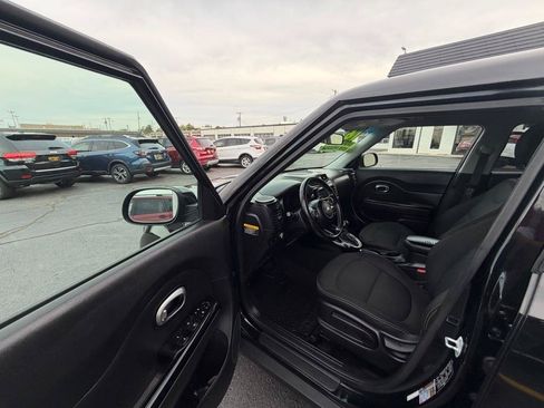 Used 2016 Kia Soul + w/ Audio Package FWD image 22