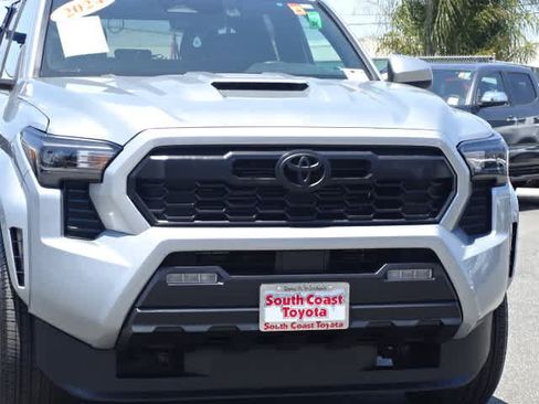 Used 2024 Toyota Tacoma TRD Sport RWD image 4