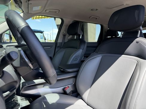 Used 2024 Kia EV9 Light Long Range RWD image 33