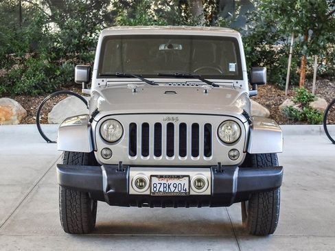 Used 2015 Jeep Wrangler Unlimited Sahara image 2