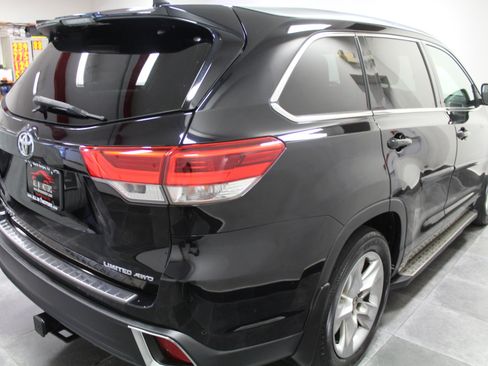 Used 2017 Toyota Highlander Limited Platinum image 6