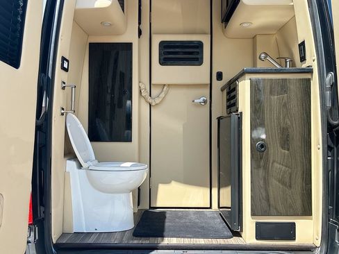 Used 2022 Mercedes-Benz Sprinter 2500 image 24