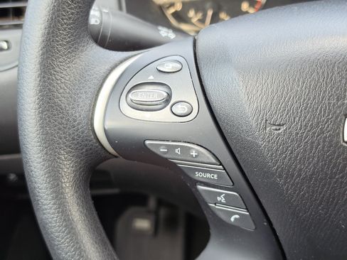 Used 2018 Nissan Pathfinder S FWD image 18