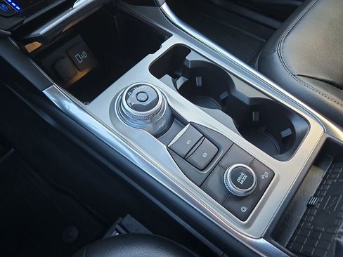 Used 2022 Ford Explorer Limited w/ Equipment Group 301A image 29