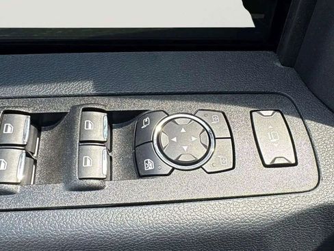 Used 2022 Ford F250 Lariat w/ Black Appearance Package image 11