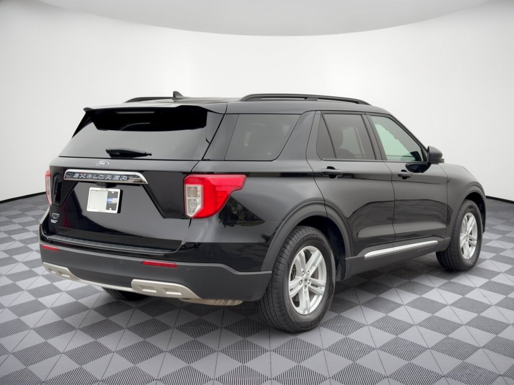Used 2024 Ford Explorer XLT w/ Equipment Group 202A RWD image 9
