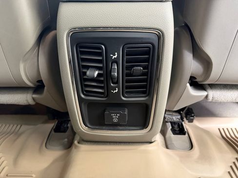 Used 2012 Jeep Grand Cherokee Laredo RWD image 25