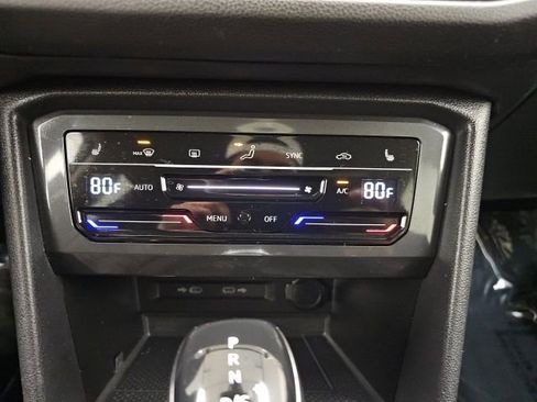 Used 2022 Volkswagen Tiguan SE image 24