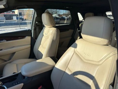 Used 2017 Cadillac XT5 Luxury w/ Driver Awareness Package image 8