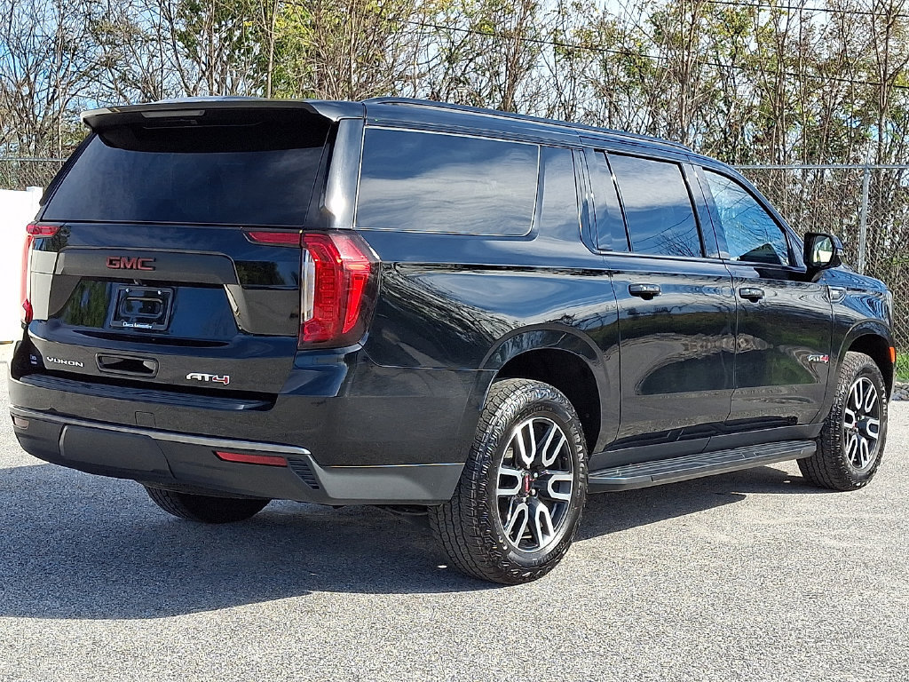 Used 2024 GMC Yukon XL AT4 w/ Technology Package AWD/4WD image 9