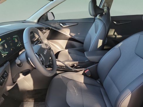 New 2026 Kia Niro EX FWD image 15