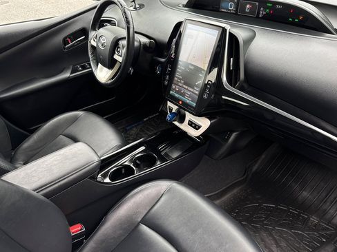 Used 2017 Toyota Prius Prime Advanced FWD image 18