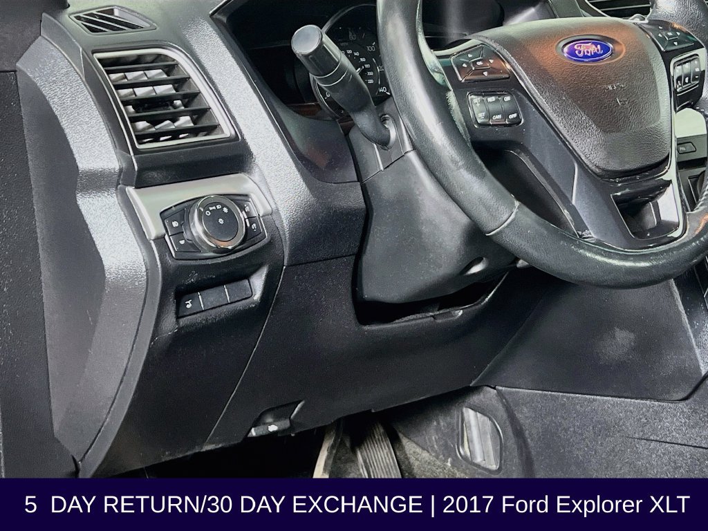 Used 2017 Ford Explorer XLT w/ Equipment Group 202A AWD/4WD image 12