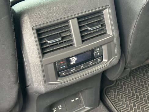 Used 2022 Volkswagen Atlas SEL Premium image 13