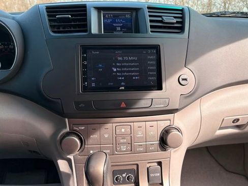 Used 2010 Toyota Highlander SE image 28