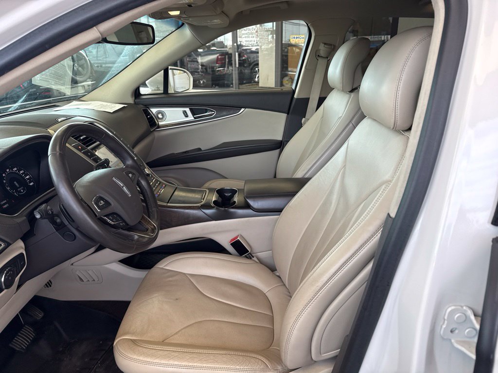 Used 2016 Lincoln MKX Reserve w/ Luxury Package AWD/4WD image 11