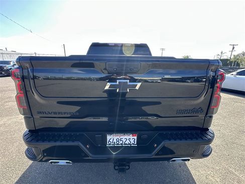 Used 2022 Chevrolet Silverado 1500 High Country w/ Technology Package image 34