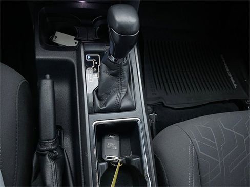 Used 2017 Toyota Tacoma TRD Sport image 19