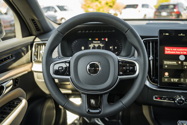 New 2026 Volvo XC90 B6 Plus w/ Protection Package Premier AWD/4WD image 30