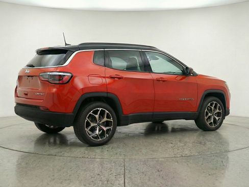 Used 2025 Jeep Compass Limited image 7