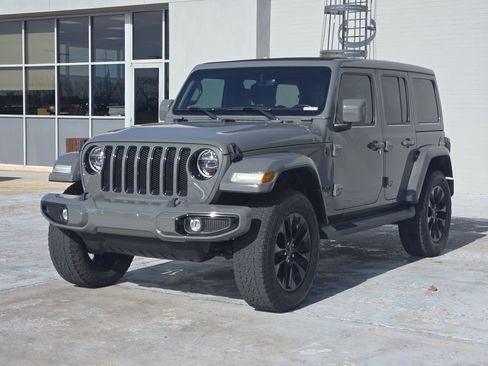 Used 2021 Jeep Wrangler Unlimited Sahara image 4
