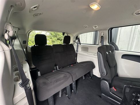 Used 2016 Dodge Grand Caravan SE w/ Quick Order Package 29E SE FWD image 42