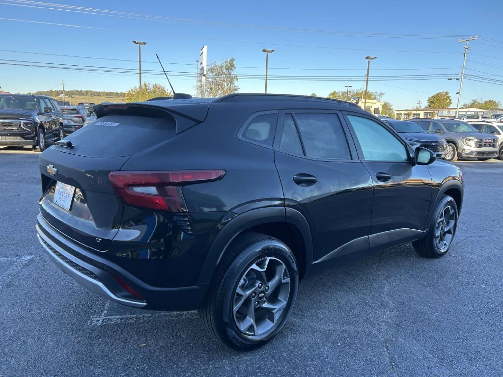 Used 2026 Chevrolet Trax LT FWD image 5