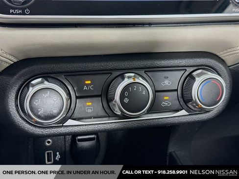 Used 2020 Nissan Versa SV image 14