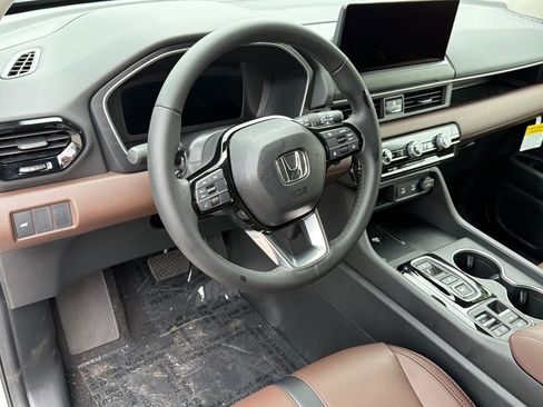 New 2026 Honda Pilot Touring image 4