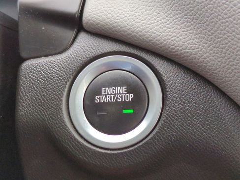 Used 2021 Chevrolet Equinox LT image 24