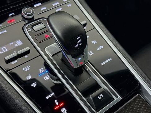Used 2018 Porsche Panamera RWD image 19