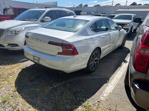 Used 2018 Volvo S90 T5 Momentum w/ Convenience Package FWD image 6