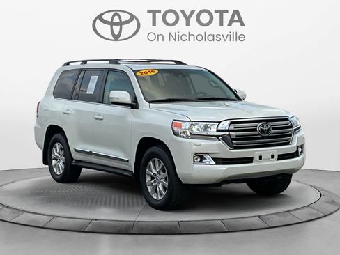 Used 2016 Toyota Land Cruiser image 7