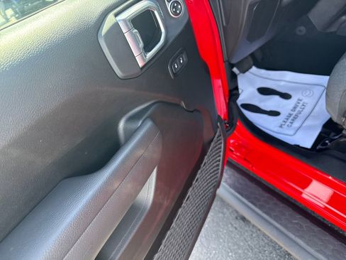 Used 2025 Jeep Wrangler Sport S image 14