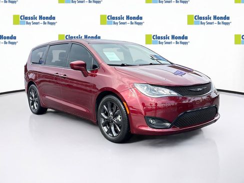 Used 2019 Chrysler Pacifica Touring Plus w/ S Appearance Package FWD image 1