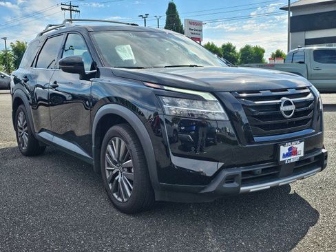 Used 2024 Nissan Pathfinder SL w/ SL Premium Package AWD/4WD image 1
