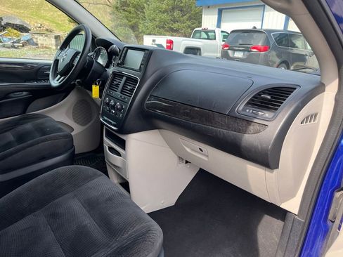 Used 2019 Dodge Grand Caravan SE image 25