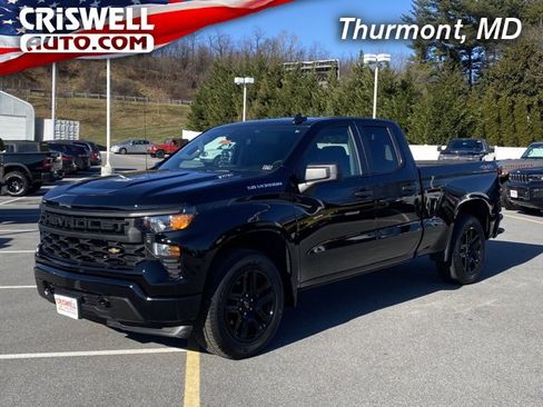 Used 2024 Chevrolet Silverado 1500 Custom image 1