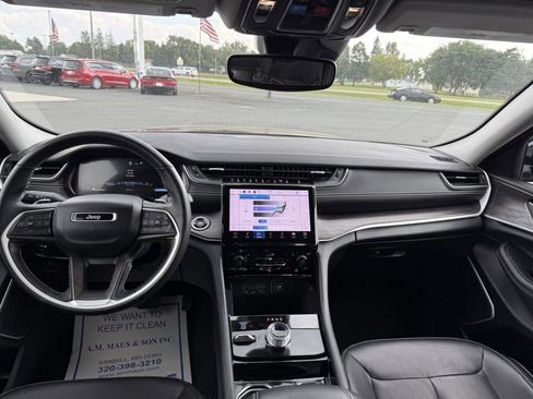 Used 2022 Jeep Grand Cherokee L Limited image 17