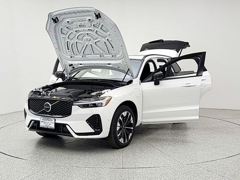 New 2026 Volvo XC60 T8 Plus w/ Climate Package AWD/4WD image 9