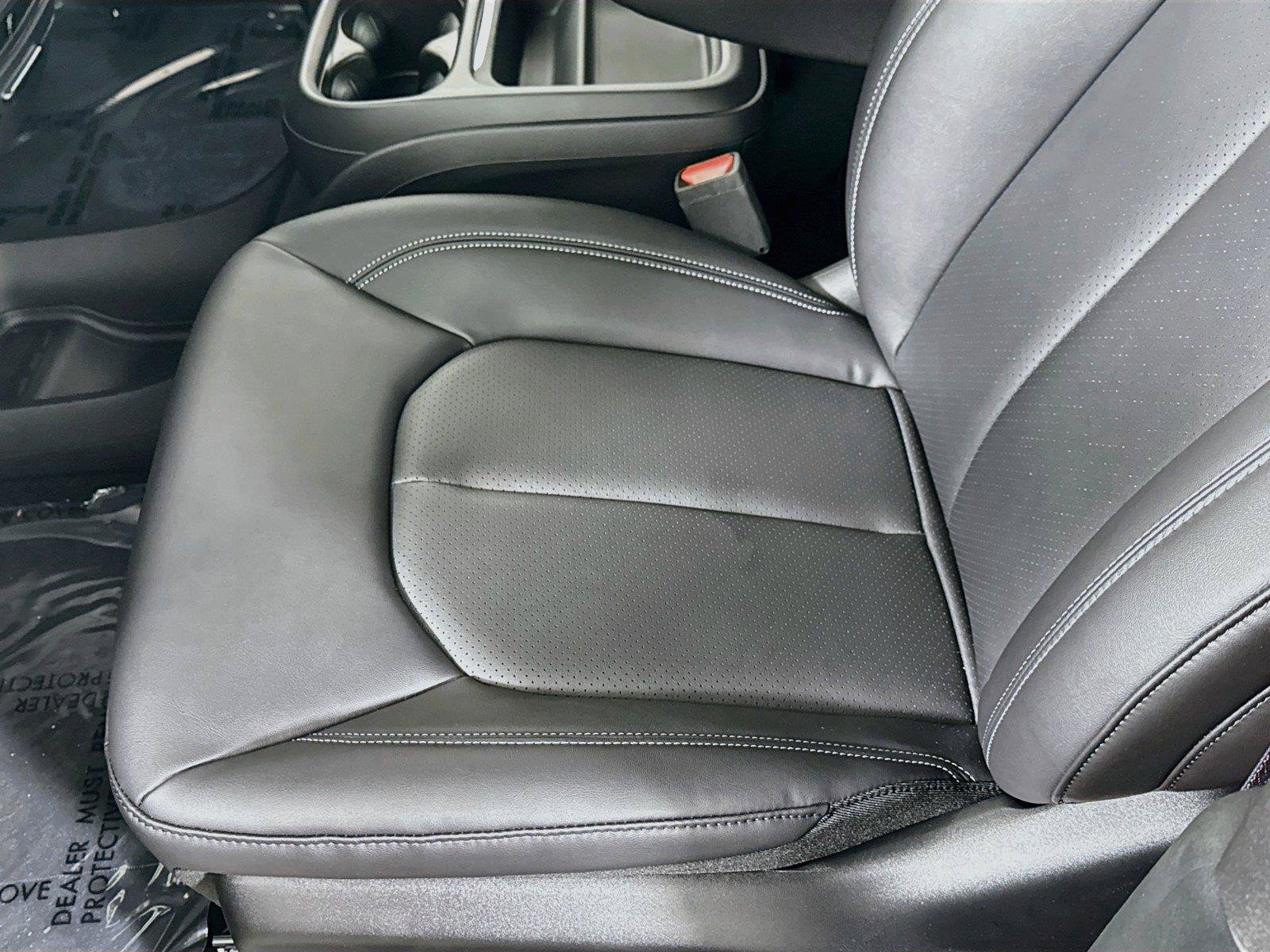 New 2027 Chrysler Pacifica Select AWD/4WD image 12