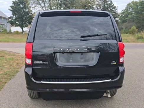 Used 2019 Dodge Grand Caravan SXT image 5