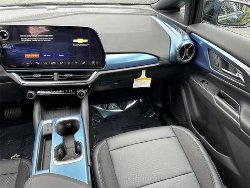 New 2026 Chevrolet Equinox EV LT image 18