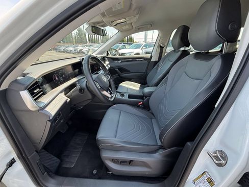 Used 2026 Volkswagen Tiguan SE FWD image 29