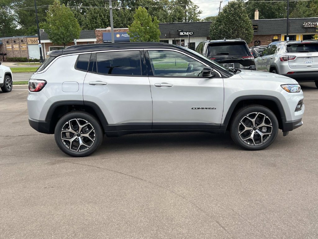 Used 2026 Jeep Compass Limited AWD/4WD image 7