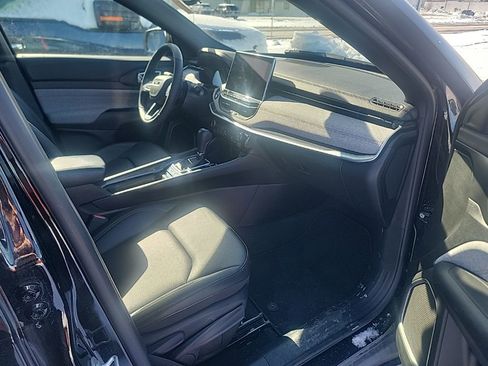 Used 2024 Jeep Compass Latitude image 8