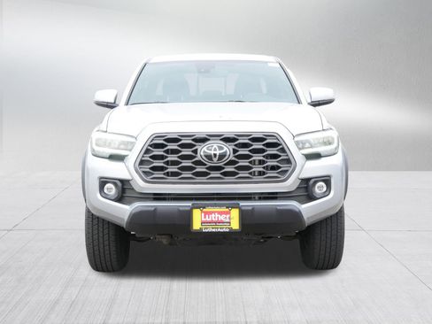 Used 2022 Toyota Tacoma TRD Off-Road image 2